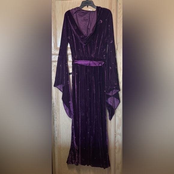 Halloween Purple Hooded Robe Velvet Moon & Stars L/XL 12-16 NEW - Picture 5 of 12